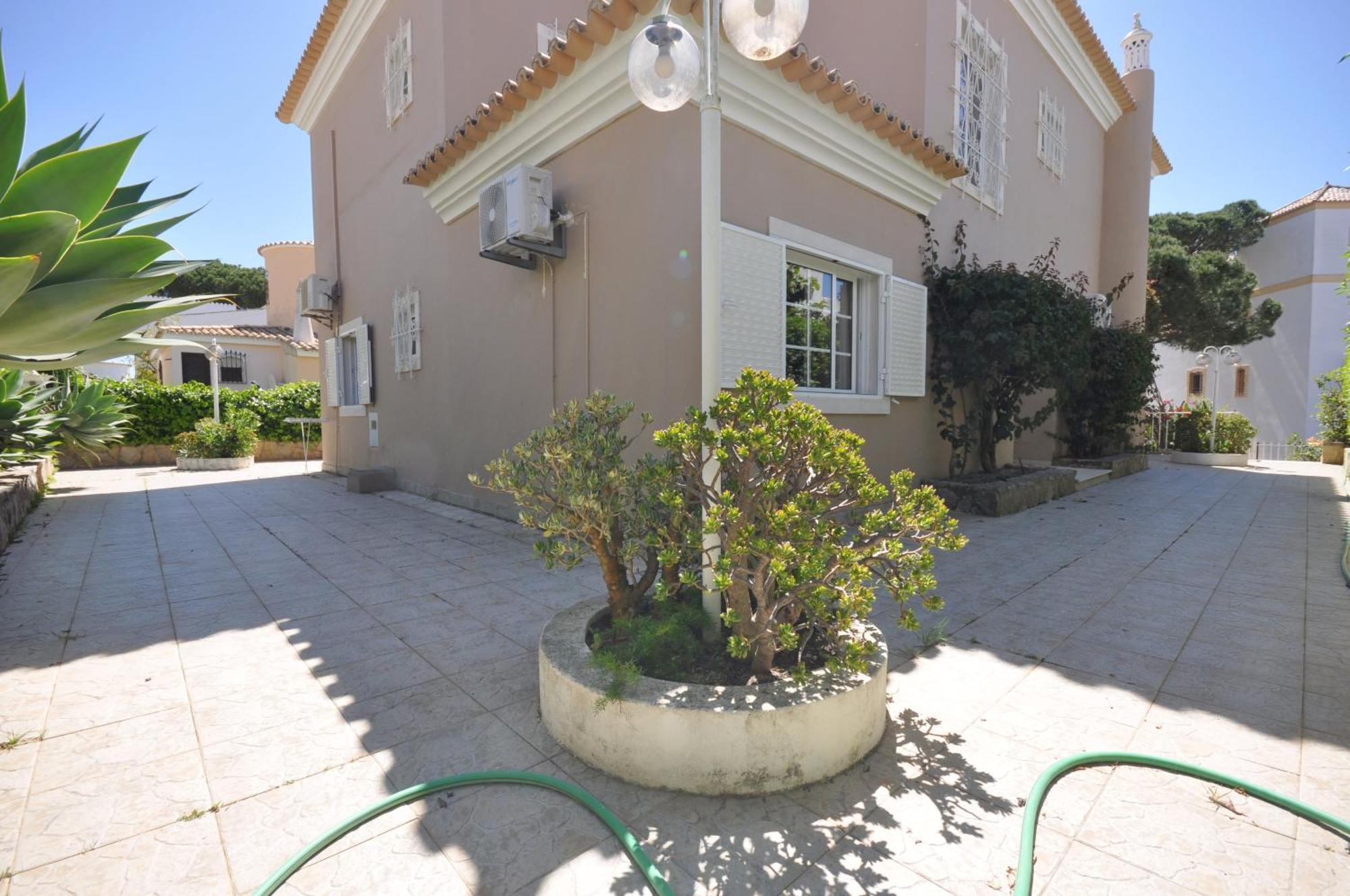 Old Vilage Area Walking Distance To All Amenities Villa Quarteira Esterno foto