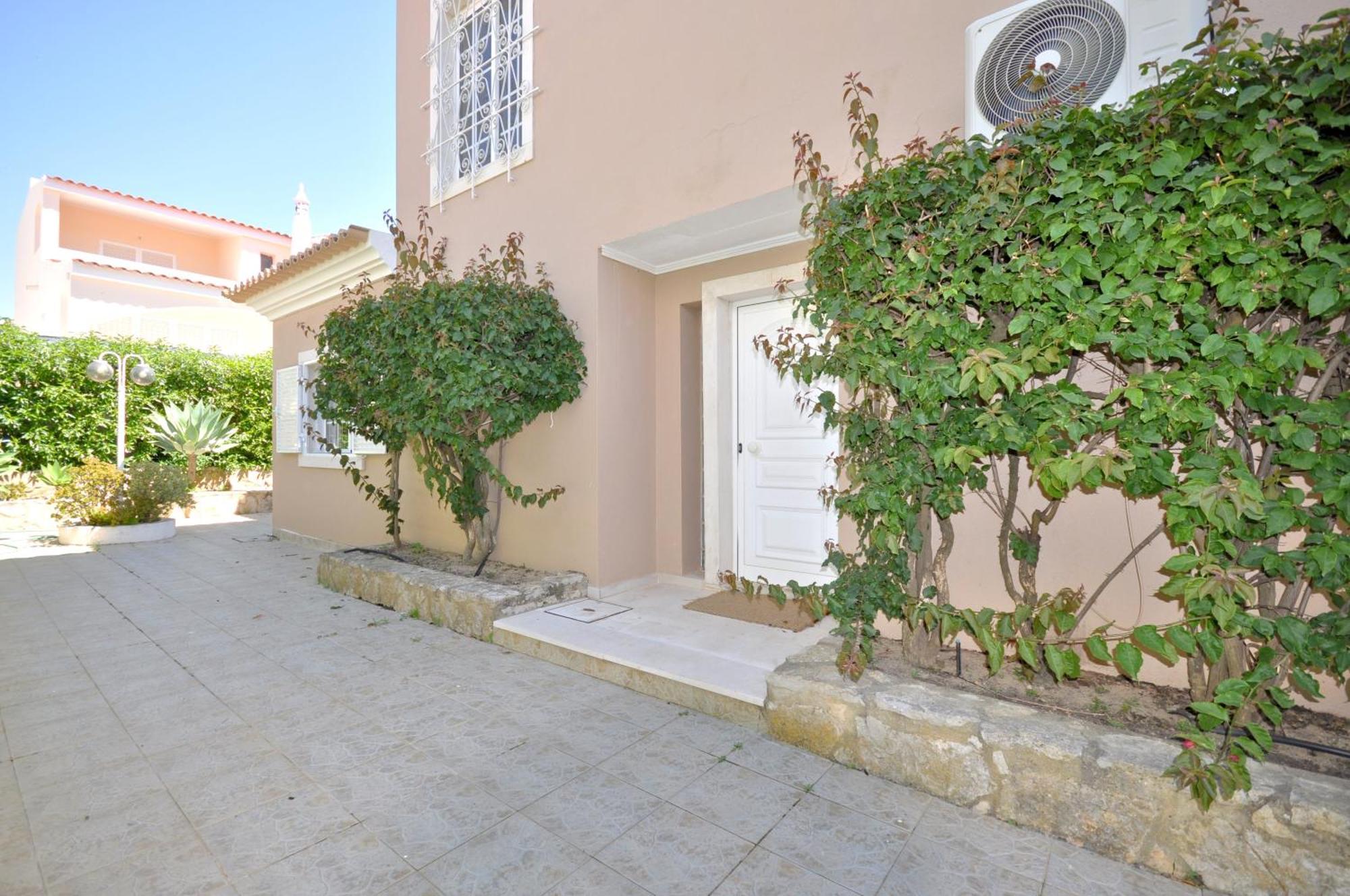 Old Vilage Area Walking Distance To All Amenities Villa Quarteira Esterno foto